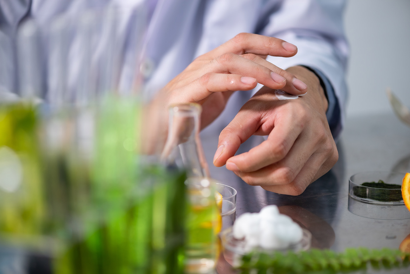 Research on natural extracts in laboratories